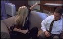Hot and Wet: Федеральний агент грає з гарною блондинкою з гарними цицьками раком, трахає її на дивані