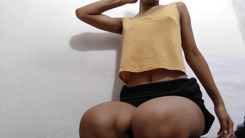 desigirl93: Awek comel panas Chut yang panas menjalani fantasinya dengan melancap