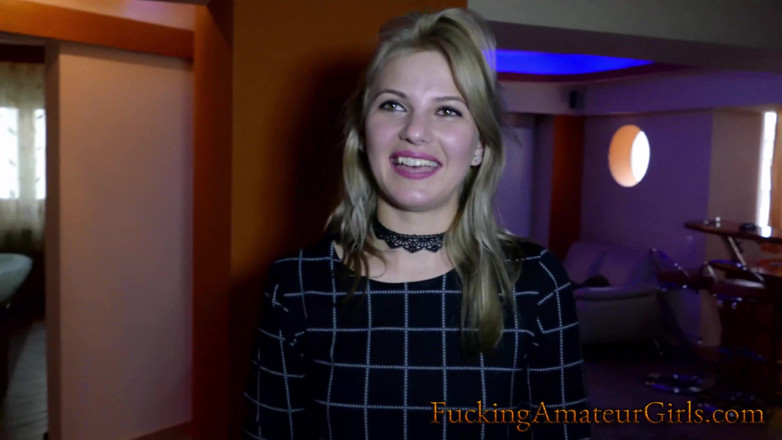Fucking Amateur Girls: Si blonde yang sangat panas dikongkek kasar oleh dua lelaki...