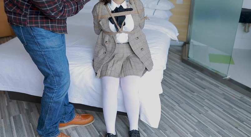 Aisan girl bondage: Hui09 - a White-stockinged Jk Girl Is Bound to the Bed...