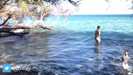 Ziva Fey: Ziva Fey - Bagnarsi completamente vestiti nell'oceano