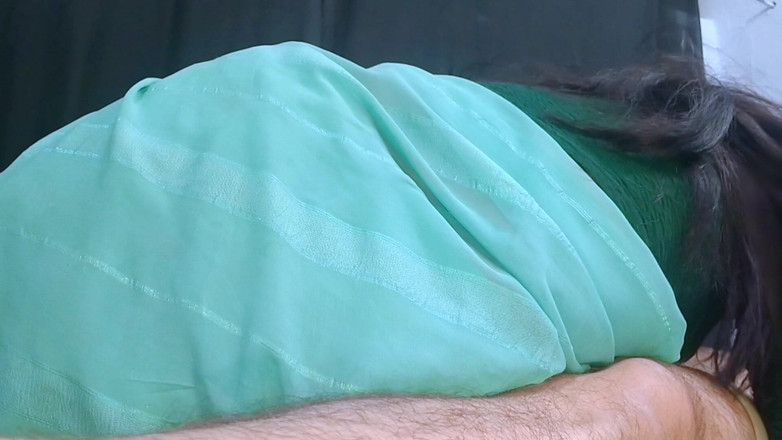 Beatricee: 발정난 바비는 날 창녀라고 말했어, 귀여운 인도 바비를 먹어