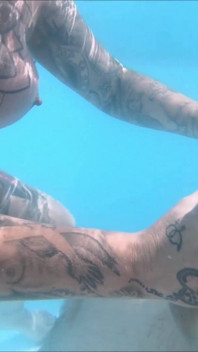 Mr Creampie fode Cheyenne na piscina