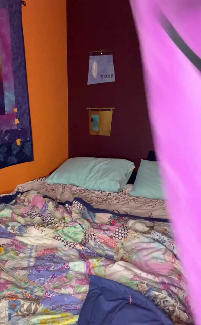 VibeWithMommy: 리뉴얼을 가진 사람들만이 전체 비디오를 볼 수 있습니다. 어쨌든, 오 소년! 이것은 재미있는 것입니다.