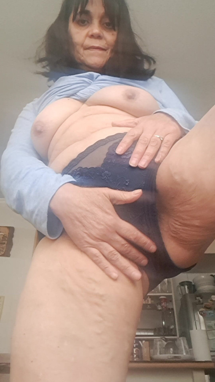 Mommy big hairy pussy: Wife Stretching and Showing Something More
