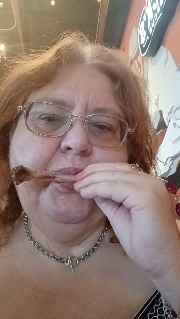 BBW nurse Vicki adventures with friends: Yummy Rib Dinner in Old Bbq Shop