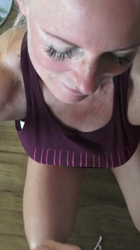 Excitée ! Mon voisin me baise sans capote !