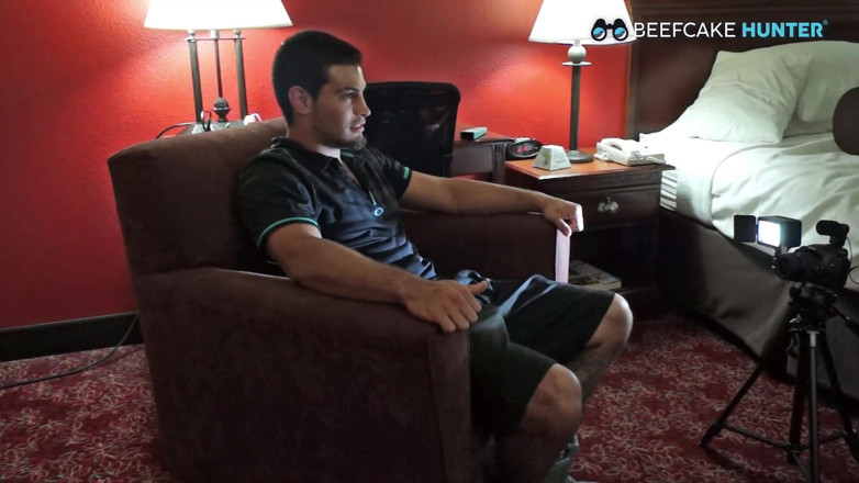 Beefcake Hunter: Chupando macho con piernas de jugador de fútbol