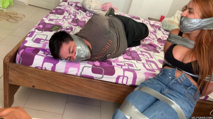 Selfgags femdom bondage: A teď se podívej, co jsi donutil moji macechu udělat...