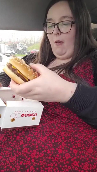 SSBBWLadyBrads: Bu göbeği bk ile doldurmayı seviyorum