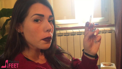 Smokin Fetish: Eine zigarre rauchen mit wunderschönem brünetten küken