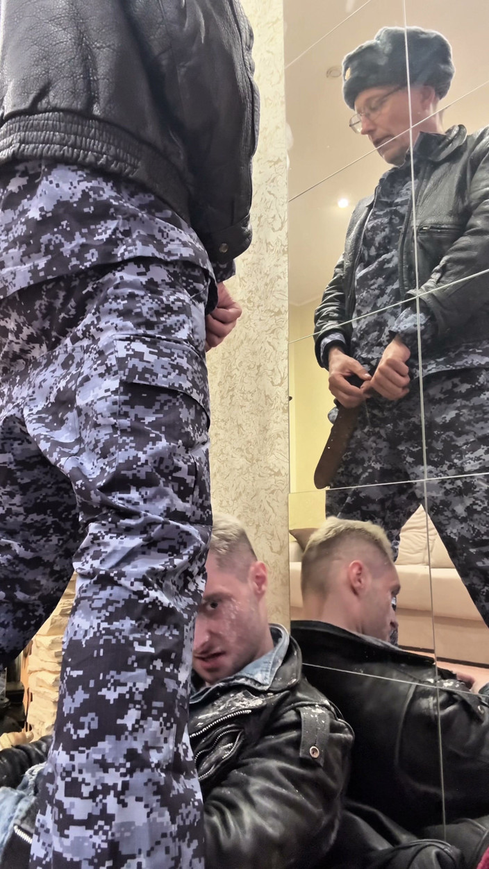 KinkySirius: Kinkysirius Was Arrested by Cop Again