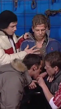 Grup - koklama, çorap ve spor ayakkabılı Alman patenci twink eylemi