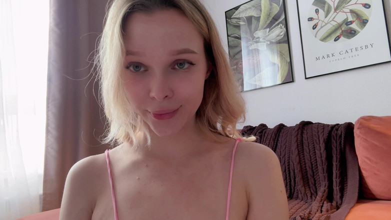 Little_Kitty69: Tôi để bộ ngực nhỏ bé của tôi nảy lên và...