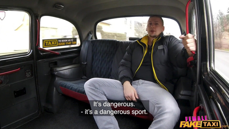 Female Fake Taxi: Teksi palsu wanita - Boxer mengongkek blonde Knockout