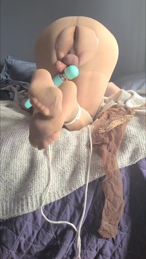 Nyronic: Cum hands-free tied pantyhose foot fetish