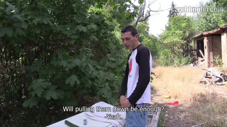 Czech Hunter: Tcheco caçador oferece barman quebrado 'ca'sh para um boquete ao ar...