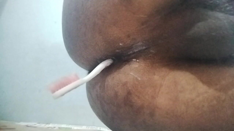 Sexy_PK_BOttom: Bürste in mein arschloch legen und schwanz in voller stimmung...