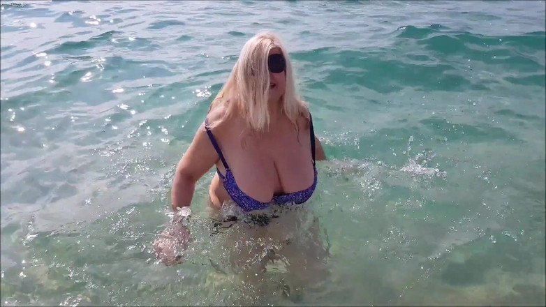 Musa Libertina: Стрептез на нудистському пляжі