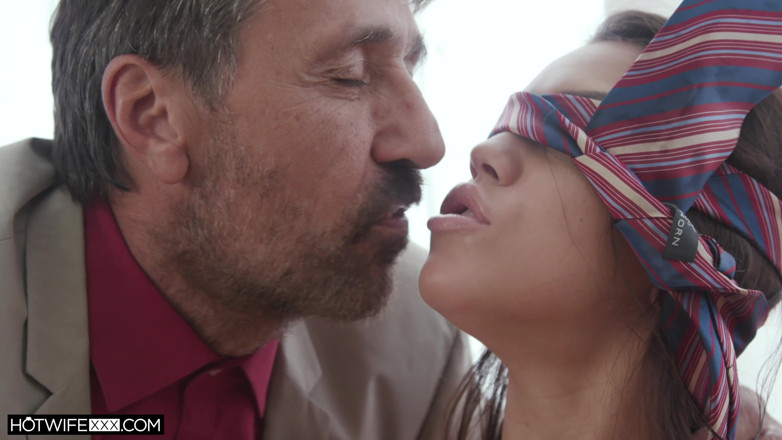 New Sensations: Alina अपनी पसंदीदा को चोदती है