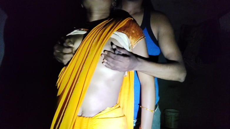 Sexywife: Романтика горячей индианки Kamwali Bai в Желтой сари