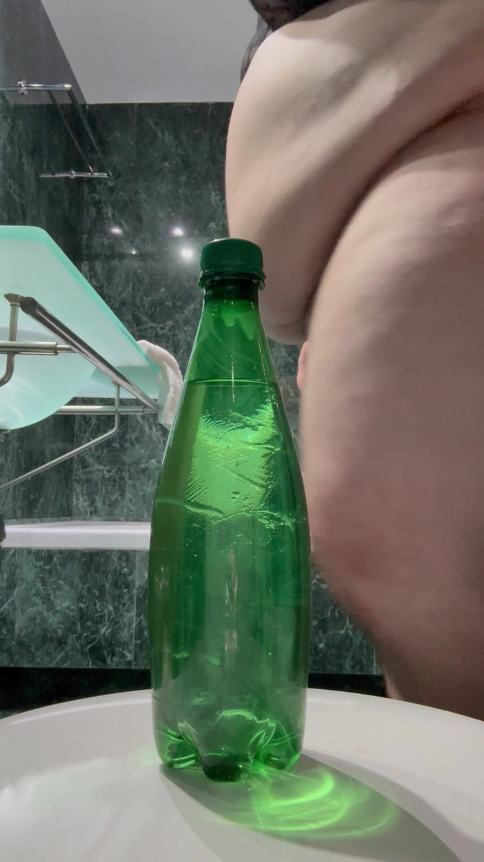 esclavo_masoca-91: Foda Anal Com Garrafa de Água 50cl