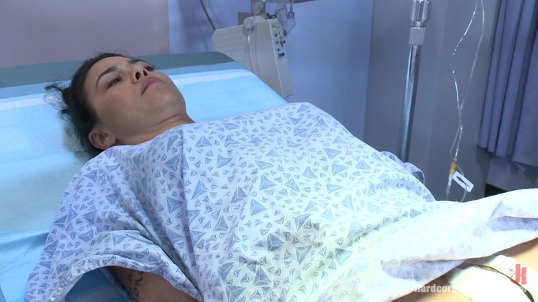 Hardcore Gangbang by Kink: Fantezia malpraxisului medical a Danei Vespoli se împlinește!
