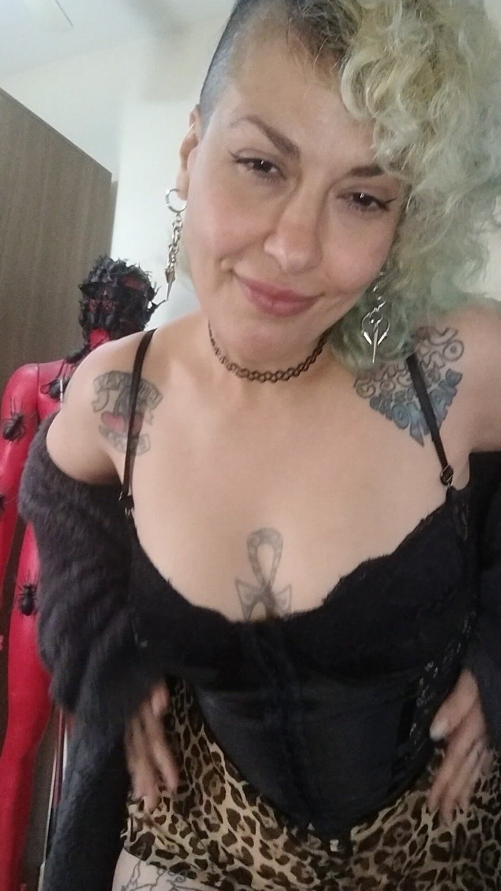 MariLou Moreira: Come Watch Me Shake It and Show off, Baby