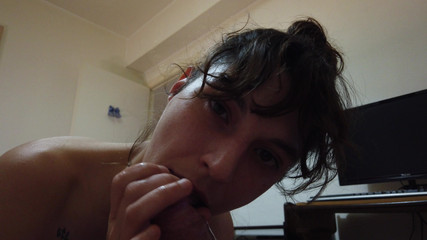 Akasha7: 第一人称视角 在他的婊子里口交美味舌头游戏