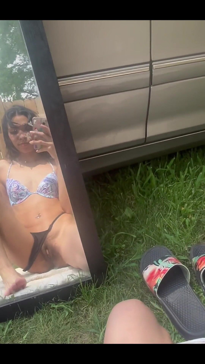 theunholychi: Distracție afară