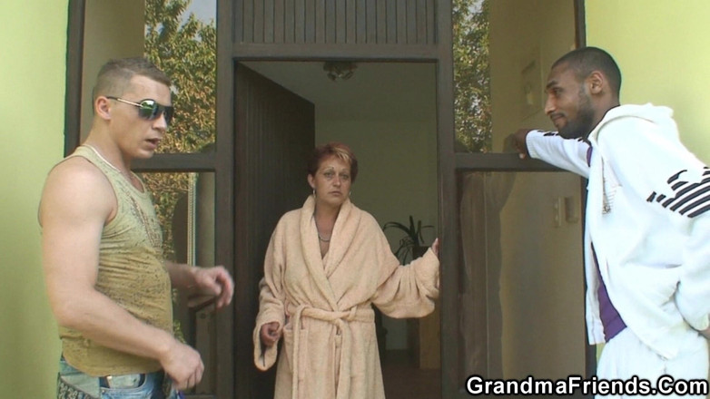 Grandma Friends: Неожиданный обмен