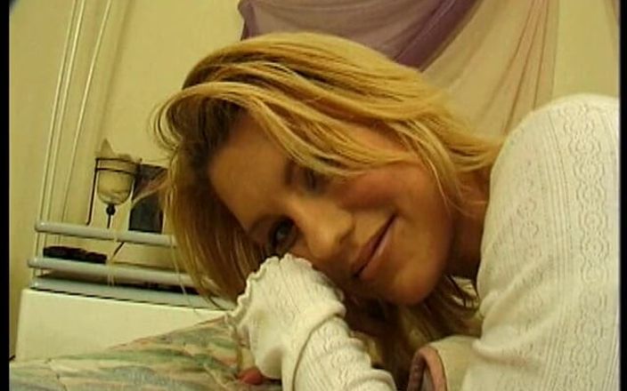 Babe Stars: Gagica drăguță Lexi Erickson savurează sperma în gură după un futai...