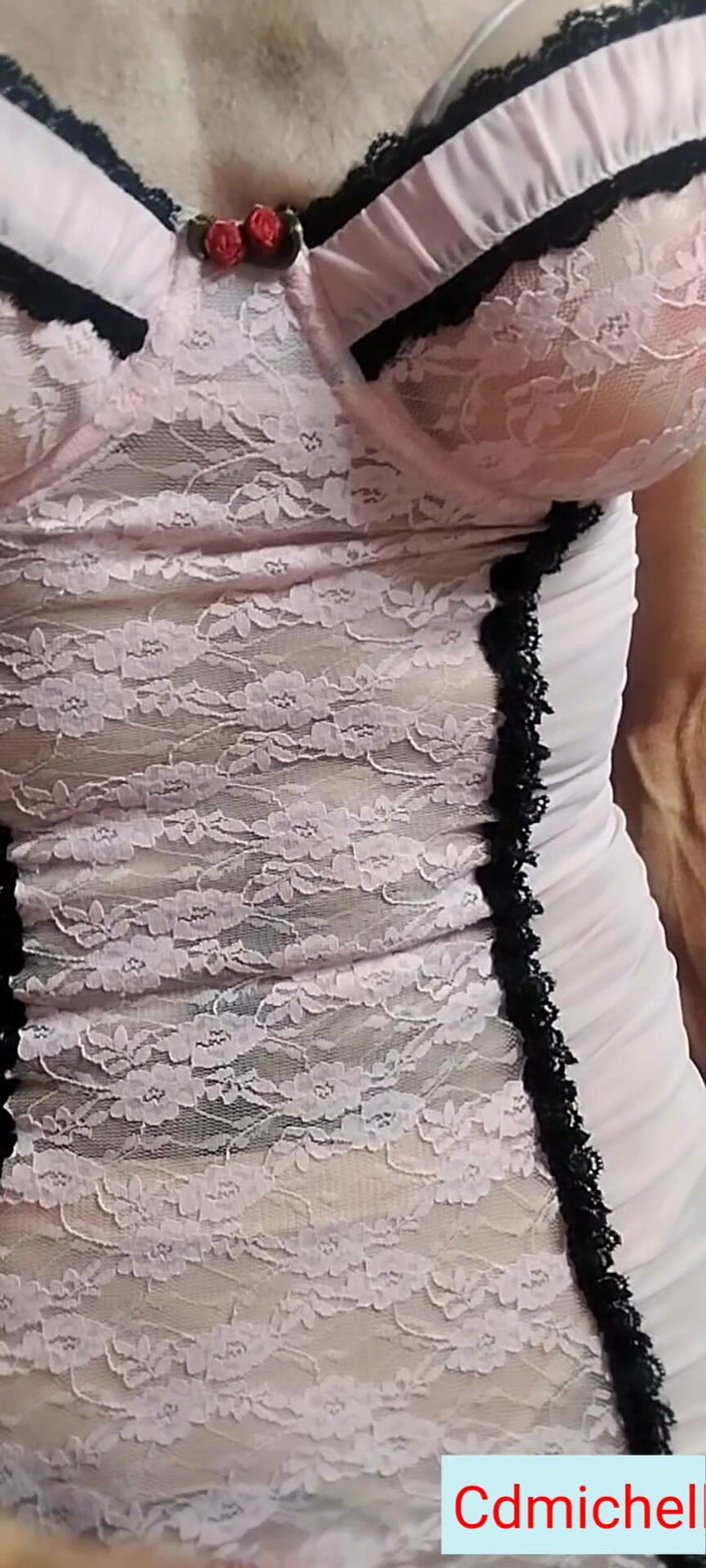 Crossdressers Cd Michelle wearing sexy lingerie: Cdmichelle mặc đồ lót màu trắng gợi cảm chơi với con...