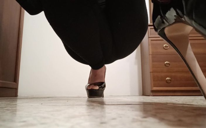 Bergami Melissa: Giantess：我粉碎了你肮脏的蠕虫