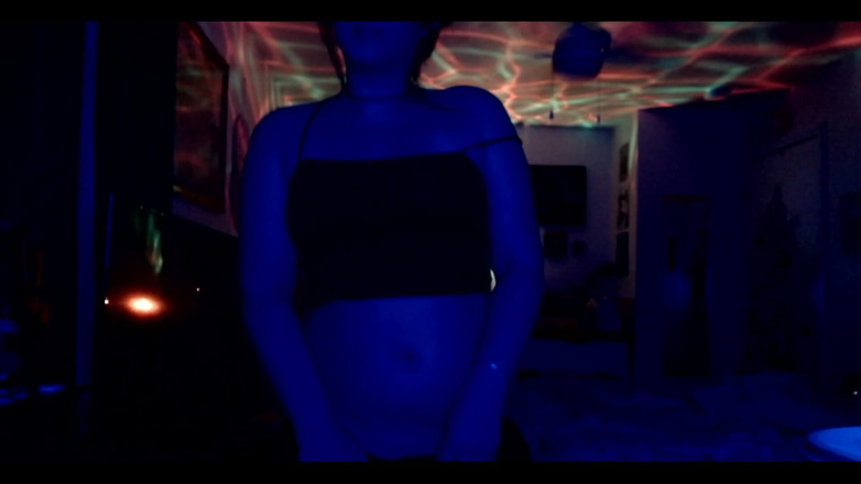 Alli Anderson: Cameră ca un club