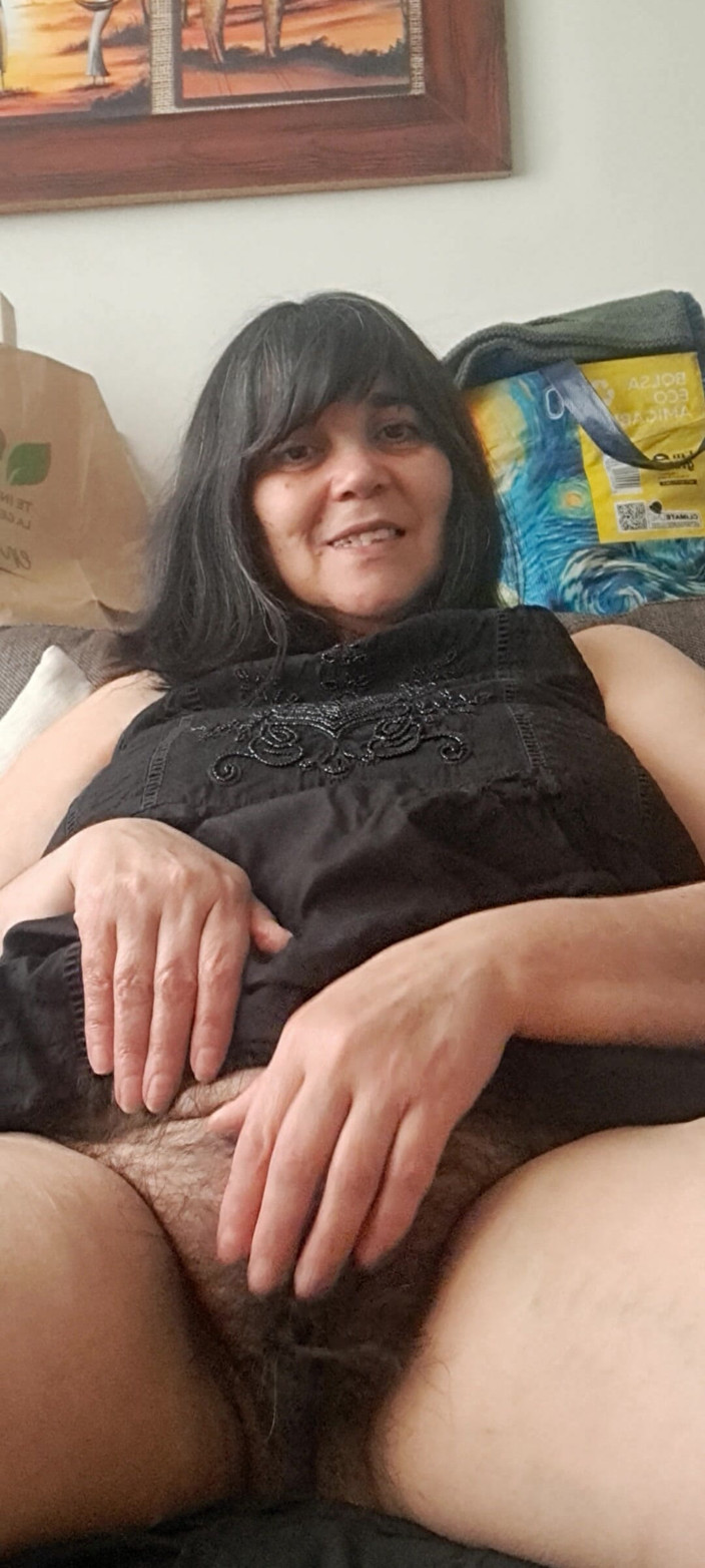 Mommy big hairy pussy: Mamă vitregă matură cu o pizdă păroasă