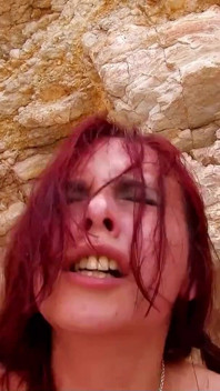 Tania troia rossa scopata all'orgasmo dal patrigno sulla spiaggia