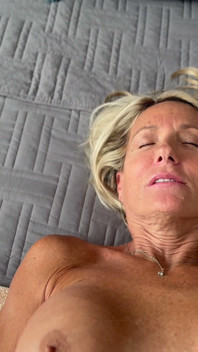 Hennes Idé Gör Den Här Videon För Het! Kuk, Vibrator Och Sperma.