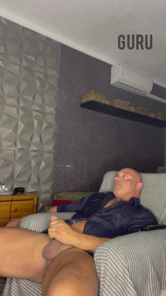 Mr. Guru: Дрочка соло дома, мне нравится эта рубашка