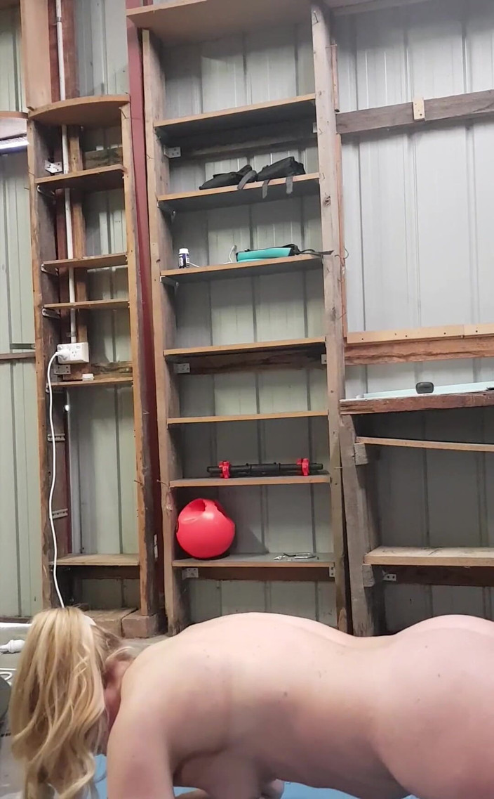 Michellexm: Naken träning, lateral höjning, bicep curl, pallof press och plank