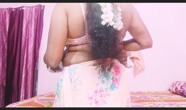 Telugu honey lips: Suri rumah saree seksi panas mengongkek tukang jahit, Cakap Kotor...