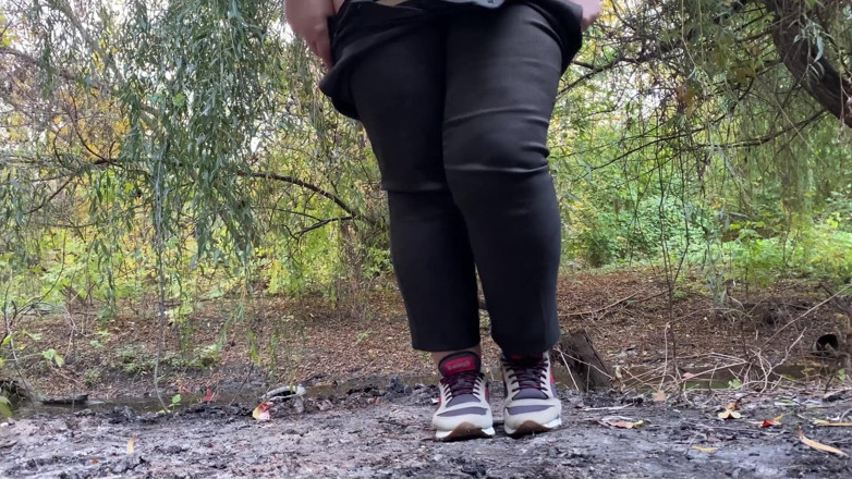 Elena: MILF dressed in pants pissing outdoors