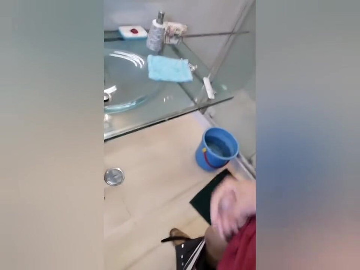 Rafael Torreano: गुलाम अपने ऑनलाइन मास्टर की आज्ञा का पालन कर रहा है