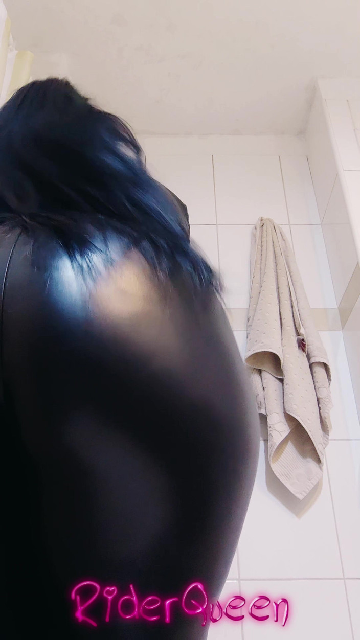 Only Riderqueen BBW Step Mom Latina Alone: Riderqueen geneukt, video's voor fans en volgers