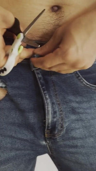 Teen boy sexy dances and cuts pants till full naked