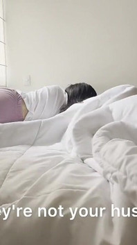 我女主人的脚粉碎了我，用她的脚拍打我，以至于我自慰