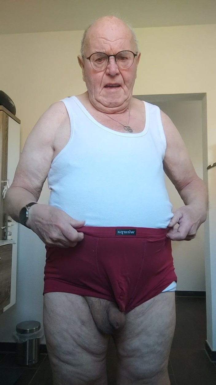 Karlchengeil: Brincando com meu pau antes e depois do banho