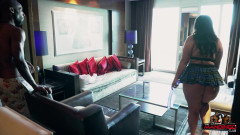 The Mandingo Club: Teman wanita bertemu dengan besar di kolam hotel mereka, membawanya...