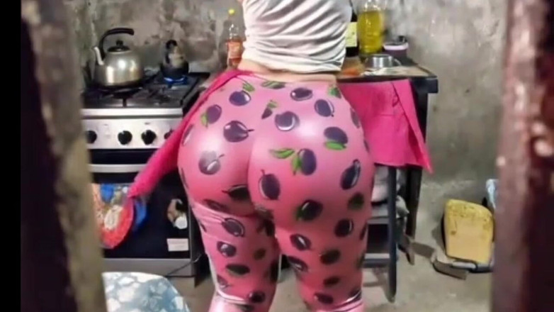 Xprohibidox1: Rosa strumpfarsch 3