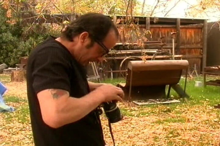 THAGSON RETRO: Возбужденная блондинка трахает пальцами зияющую волосатую киску до пульсирующего оргазма